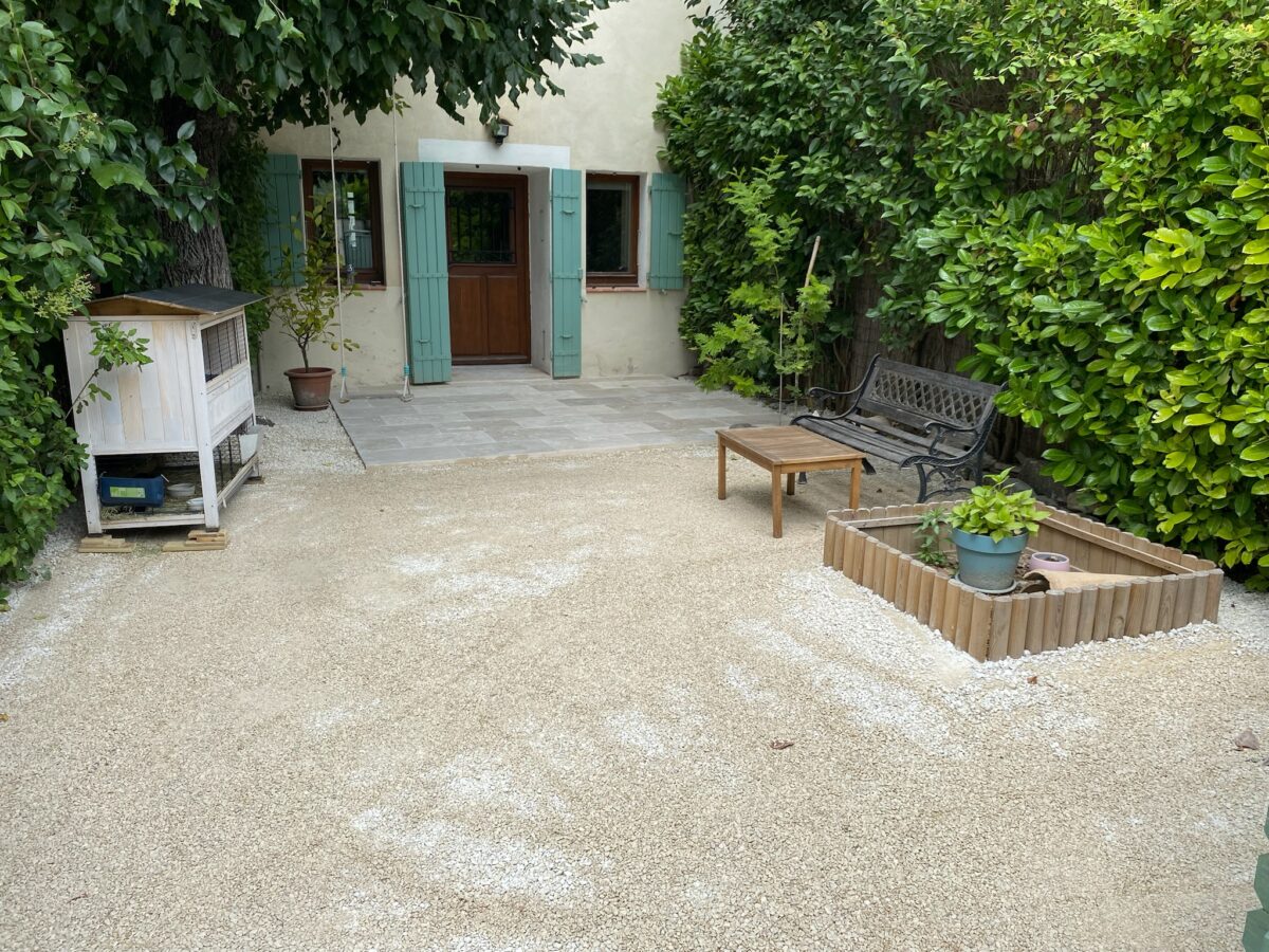 Autre vue de la cours après travaux